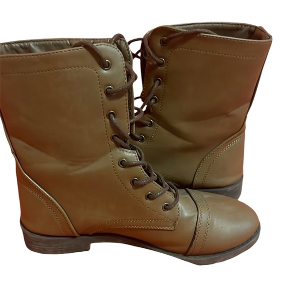 size 8 brown combat boots - Picture 2 of 3